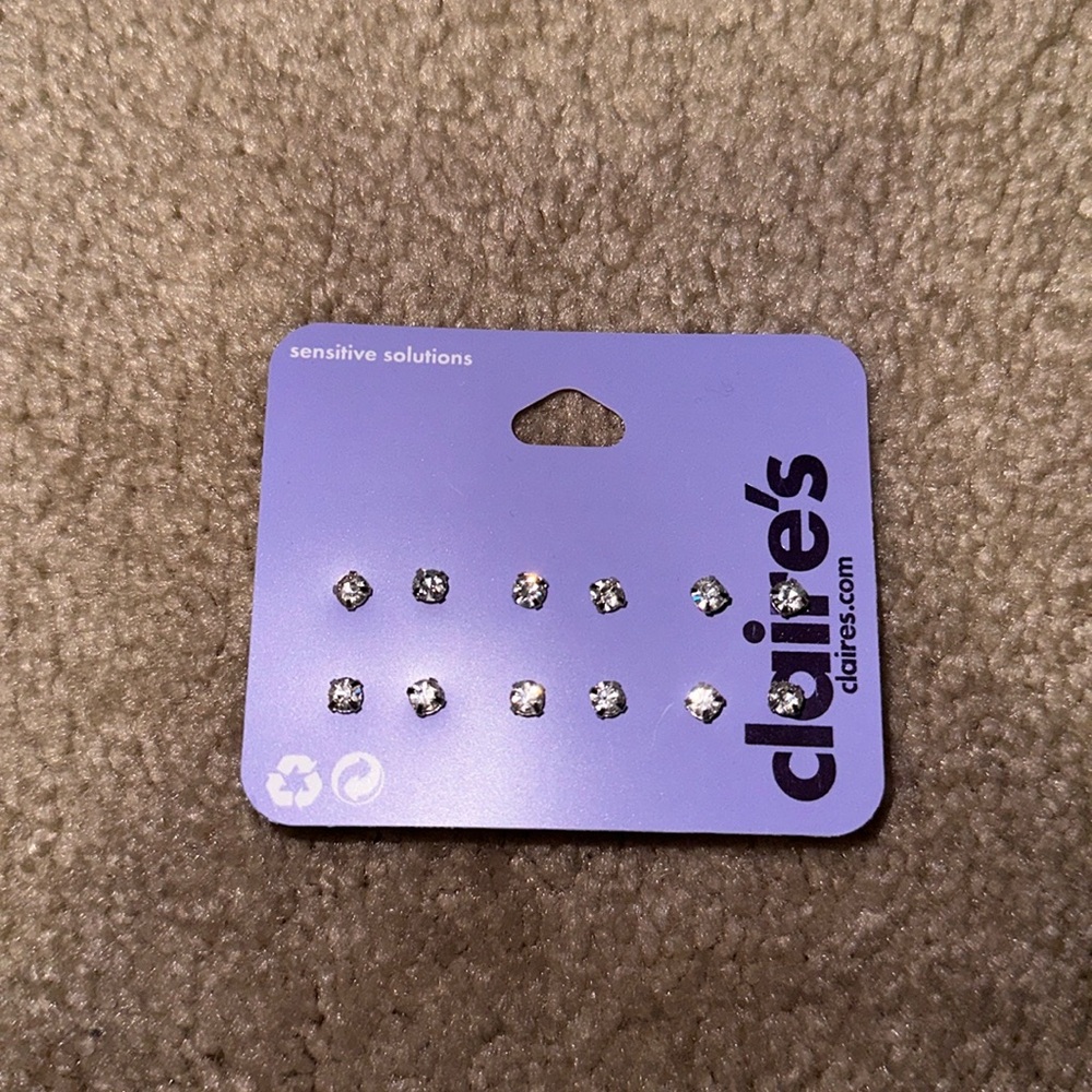 Cute earrings in the brand Claire’s